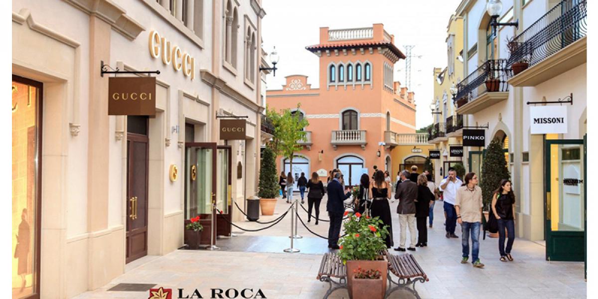 La Roca Village estrena arquitectura 'noucentista' con 18 nuevas tiendas